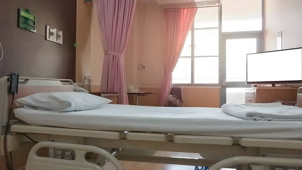 仅一周董璇二婚老公就被扒干净，她又看走眼了？