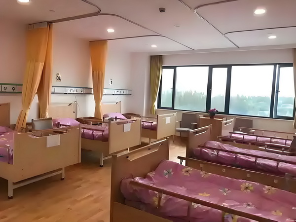 仅一周董璇二婚老公就被扒干净，她又看走眼了？